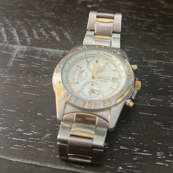 Seiko Chronograph Watch - Picture 2 of 9